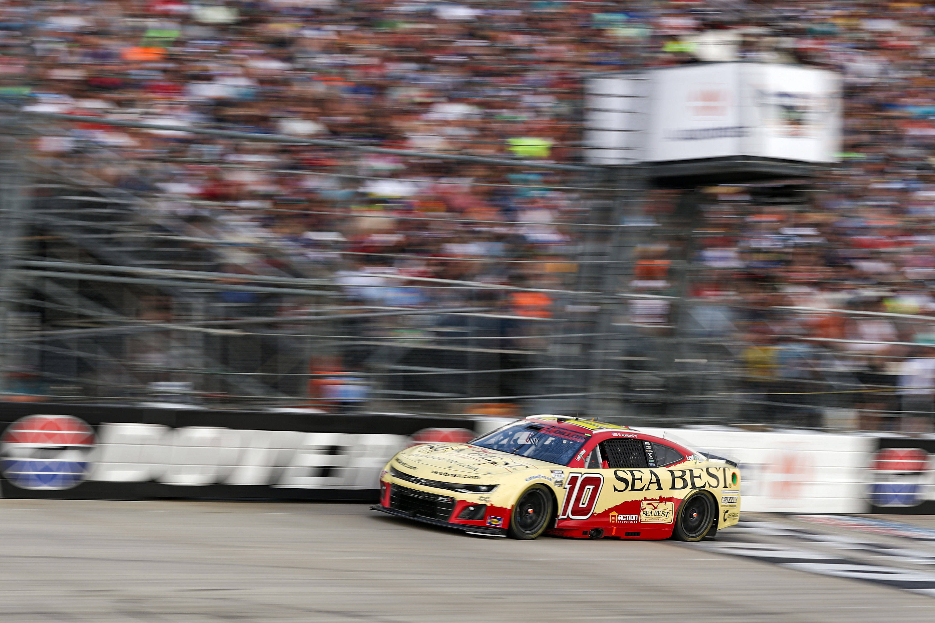 Ty Dillon drives the #10 Chevrolet Camaro for Kaulig Racing - Source: Imagn